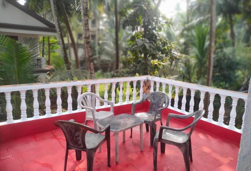 带阳台的三人标准间, Jes Guest House