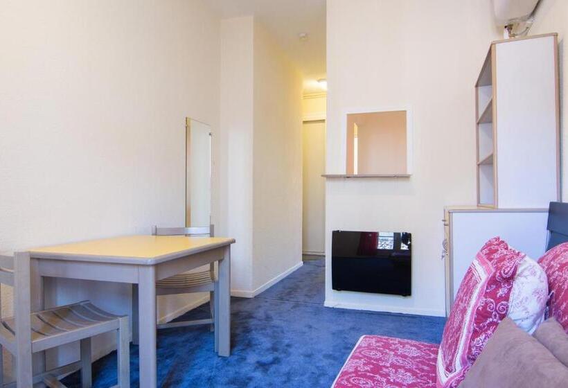 דירת חדר, Residence Meublee Services