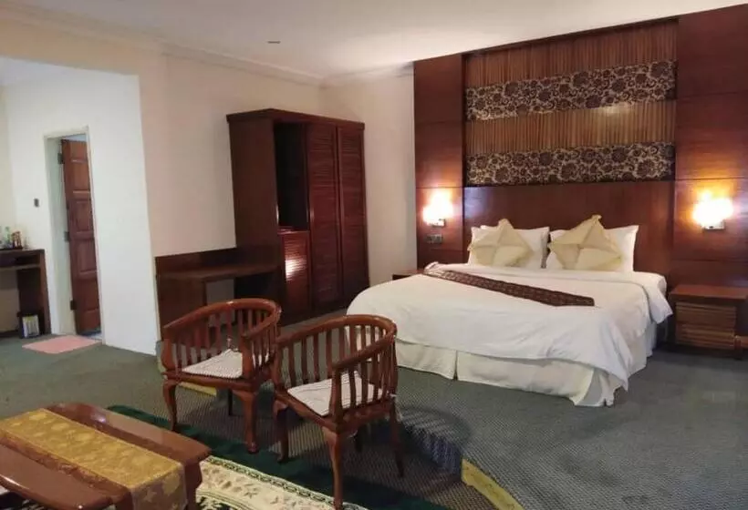 スタンダードスタジオ, Rompin Beach Resorts