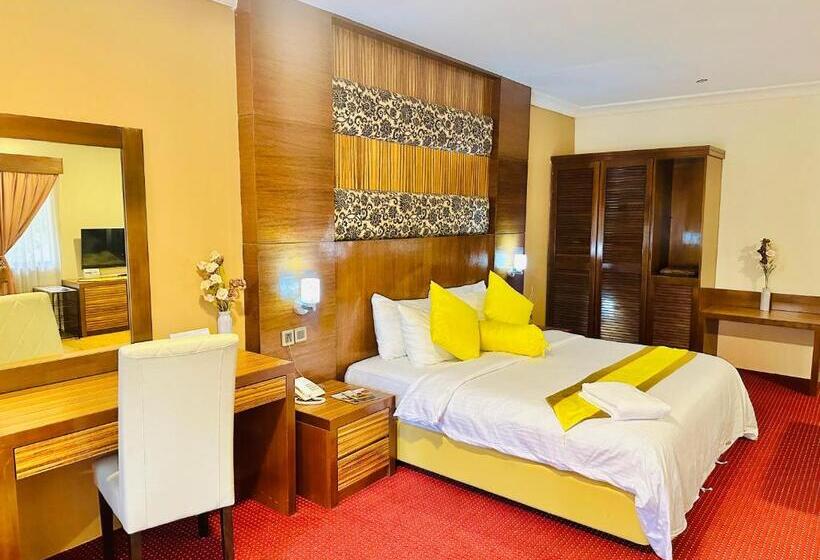 Студия Стандарт, Rompin Beach Resorts