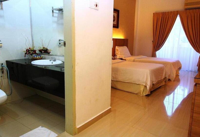 Семейный Номер, Rompin Beach Resorts