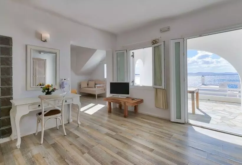 オーシャンビューのデラックストリプルルーム, Withinn Mykonos Suites