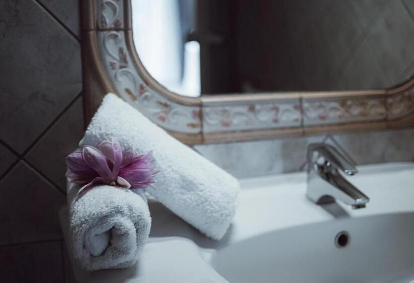 غرفة سوبيريور إطلالة على البحيرة, Akti Hotel Ioannina