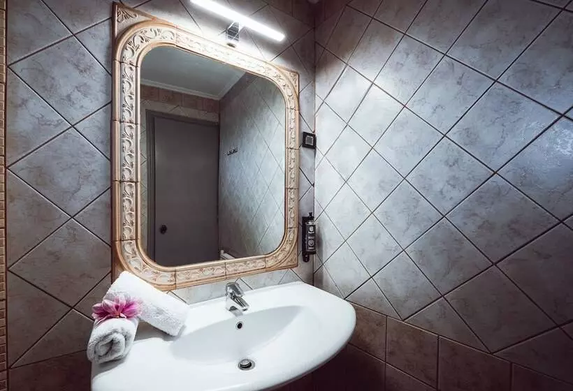 レイクビュースタンダードルーム, Akti Hotel Ioannina