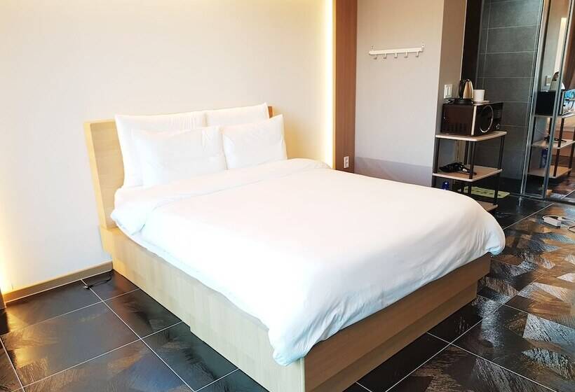 Standard Room Garden View, Jeju Lasania Castle Resort