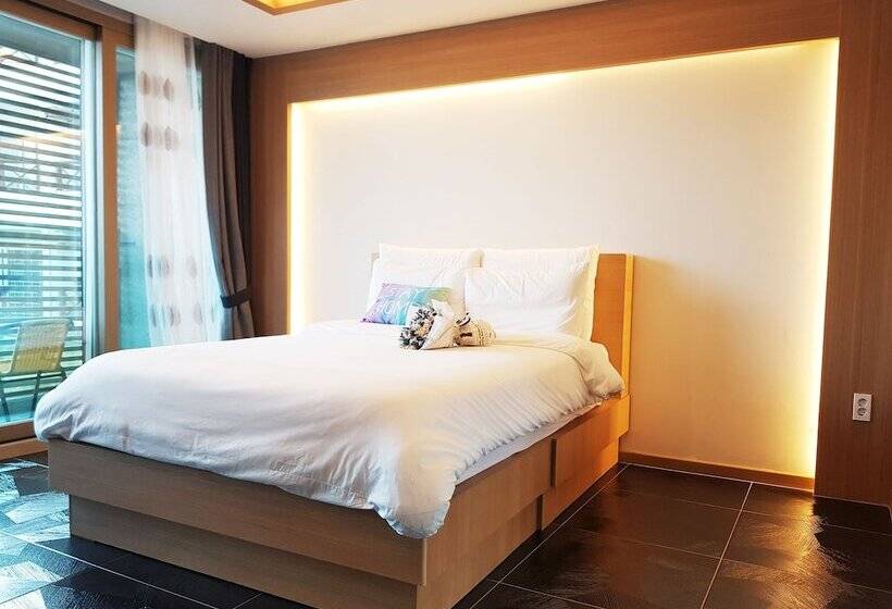 Standard Room Garden View, Jeju Lasania Castle Resort