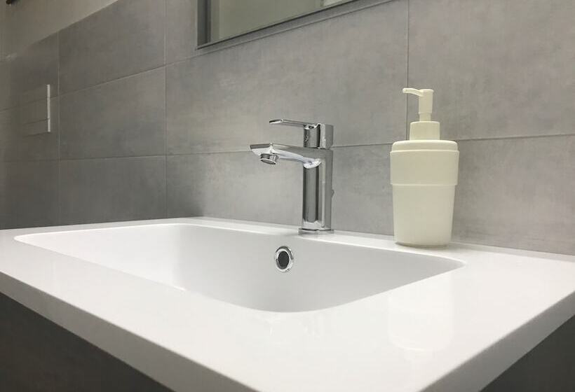 דירת חדר, Visa Residence