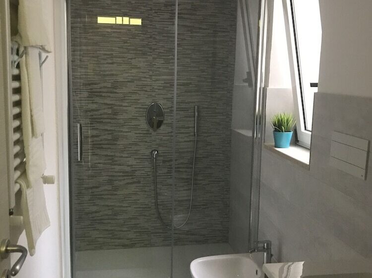 דירת חדר, Visa Residence