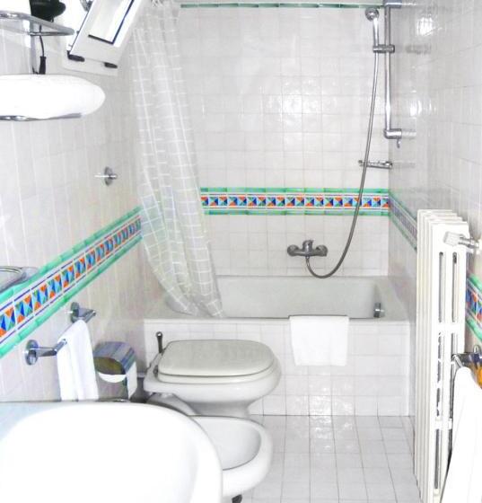 דירת חדר, Visa Residence