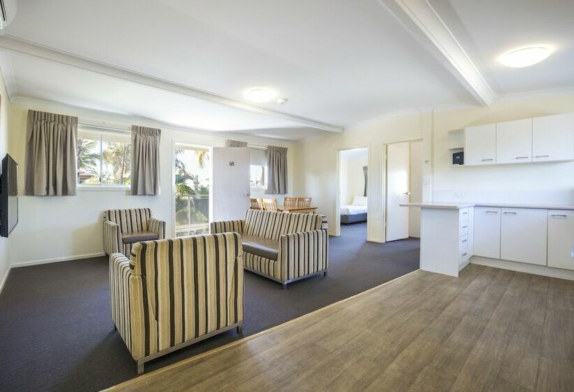 带2个卧室的公寓, Nightcap At Golden Beach Tavern