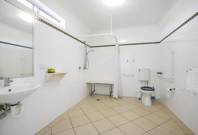 스탠다드 스튜디오, Nightcap At Golden Beach Tavern