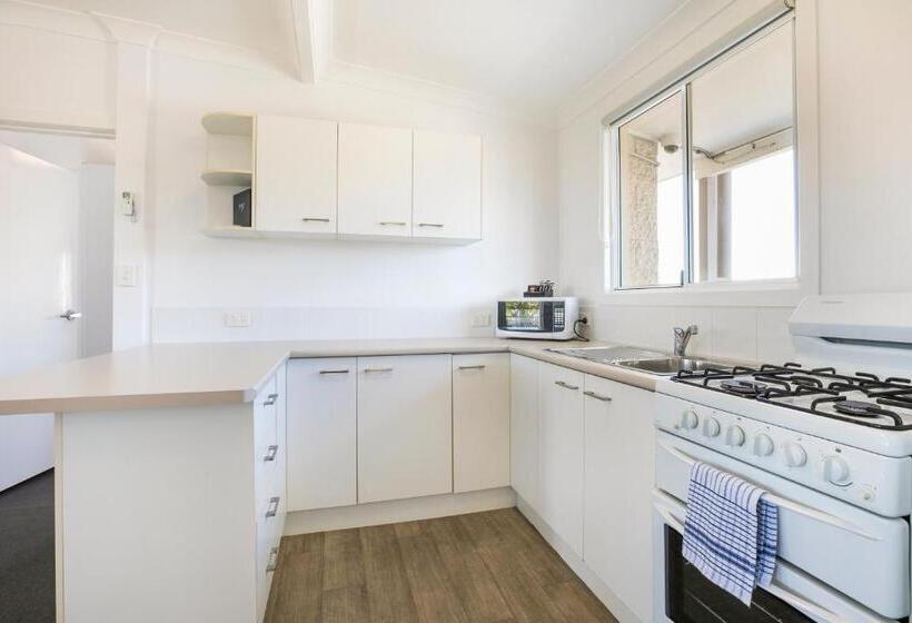 带2个卧室的公寓, Nightcap At Golden Beach Tavern