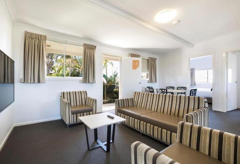 带2个卧室的公寓, Nightcap At Golden Beach Tavern