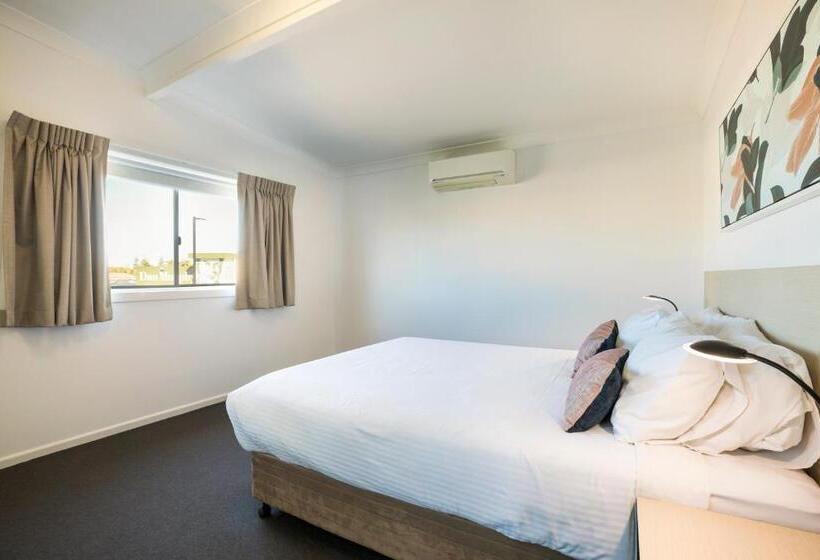 带2个卧室的公寓, Nightcap At Golden Beach Tavern