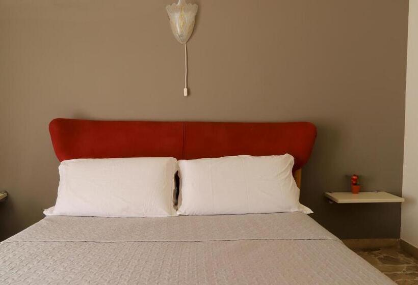 اتاق کلاسیک چهارنفره, Night & Day