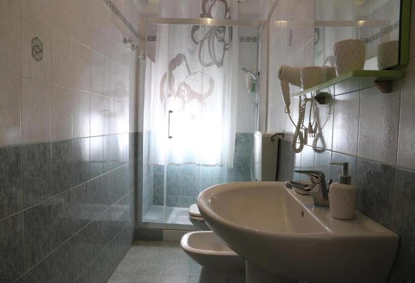 اتاق کلاسیک چهارنفره, Night & Day