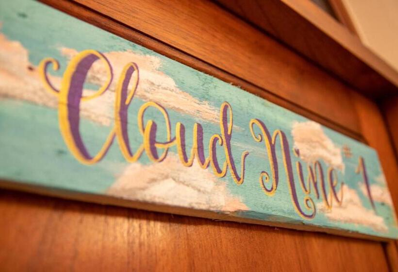 اتاق لوکس با تخت بزرگ, Goood Resort