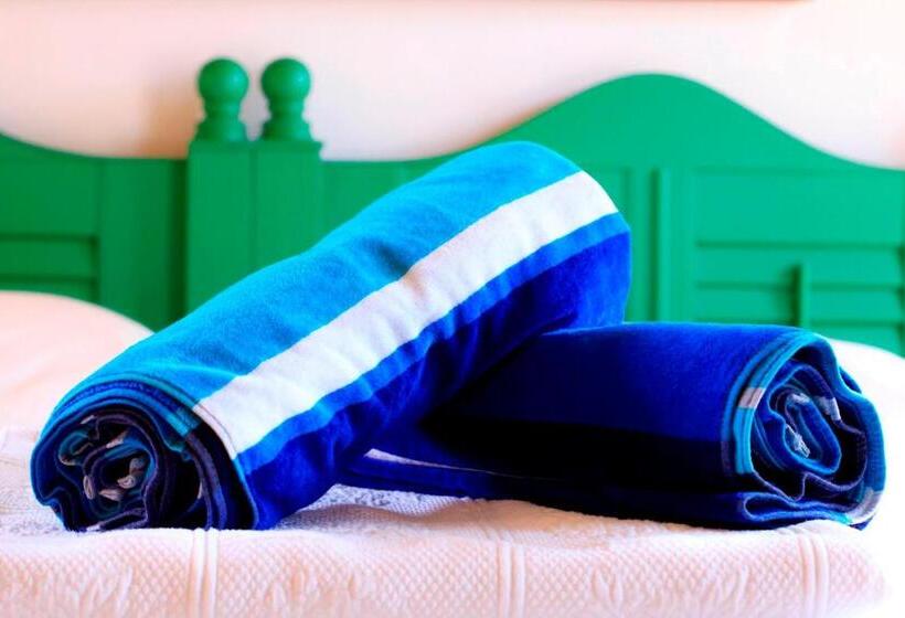 اتاق لوکس با تخت بزرگ, Goood Resort