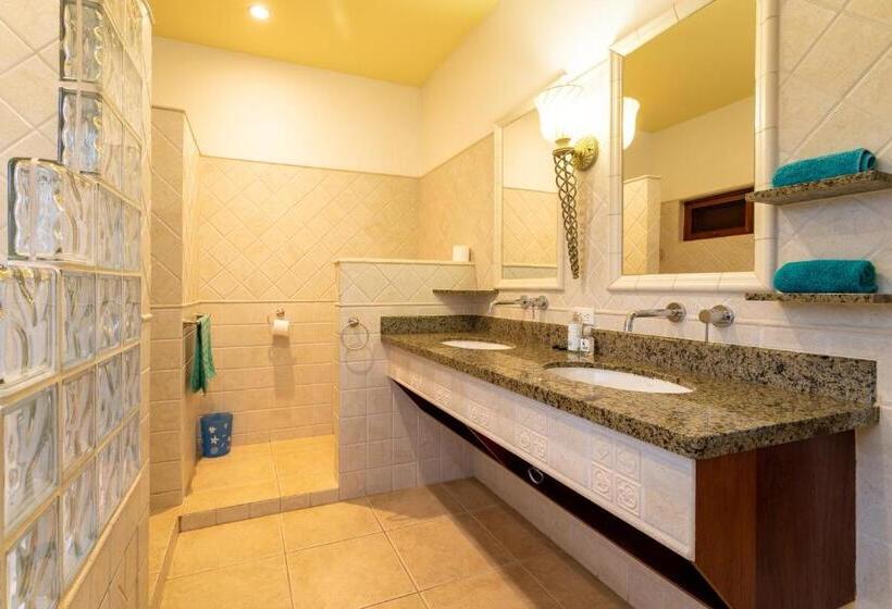 اتاق لوکس با تخت بزرگ, Goood Resort