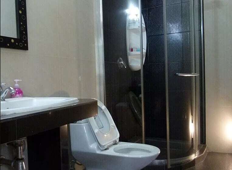 חדר משפחתי, Baan Georges