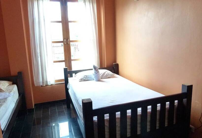 חדר משפחתי, Baan Georges