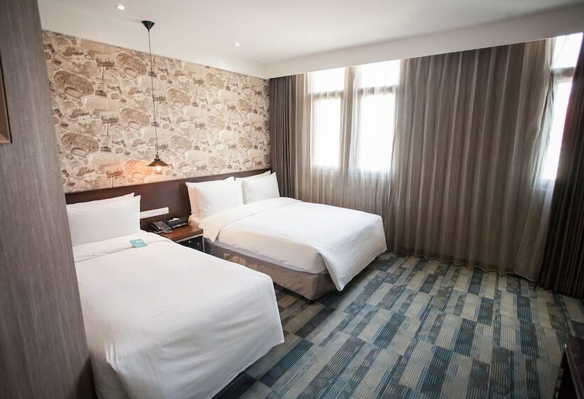 اتاق استاندارد سه نفره, Khan