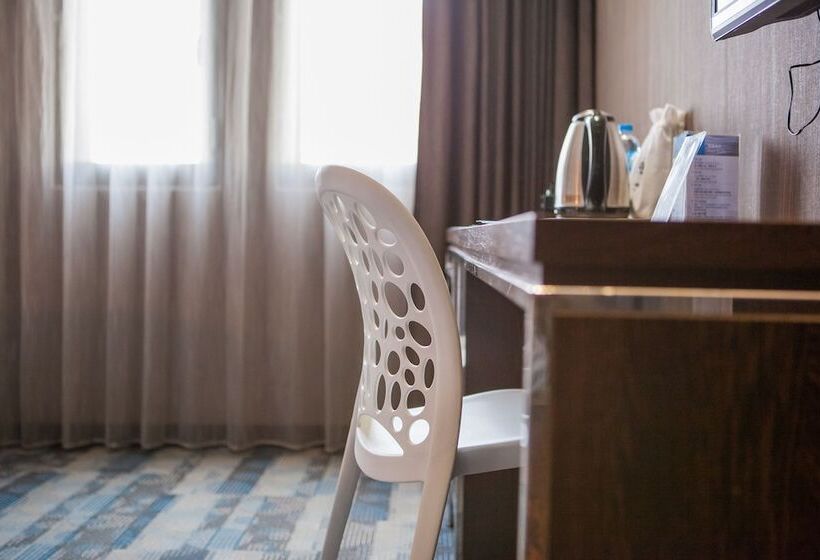 اتاق لوکس, Khan