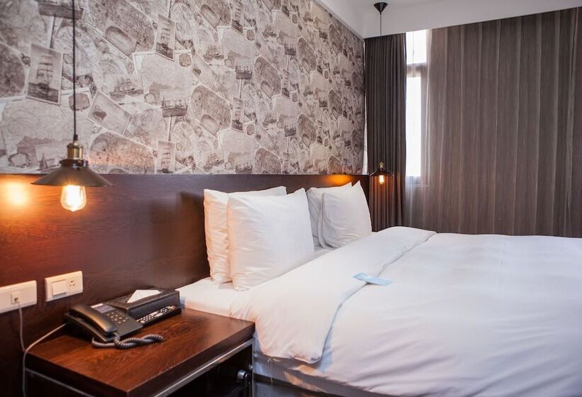 اتاق لوکس, Khan