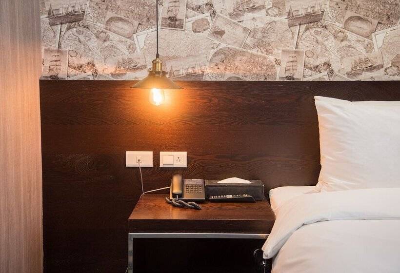 اتاق لوکس, Khan