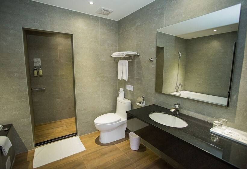 اتاق لوکس, Khan