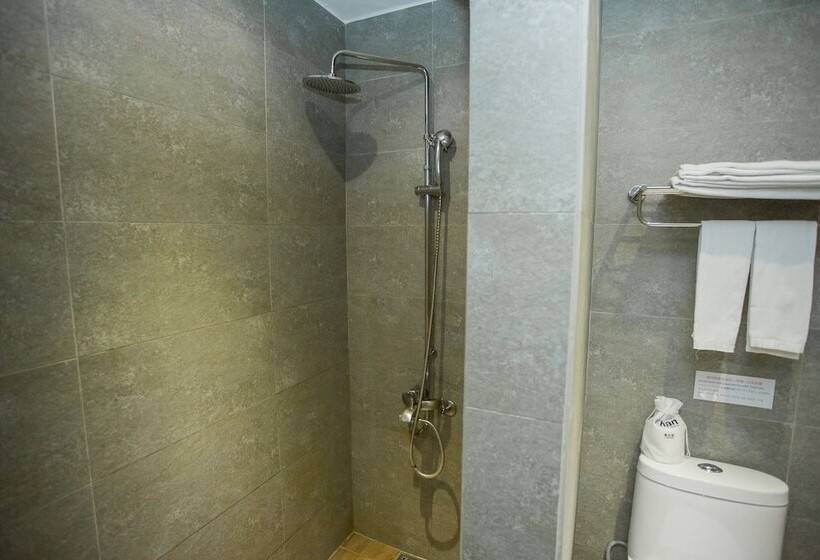 اتاق لوکس, Khan