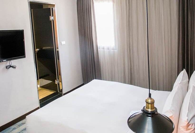 اتاق لوکس چهار تخته, Khan