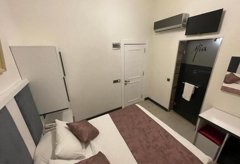 اتاق استاندارد, Mia