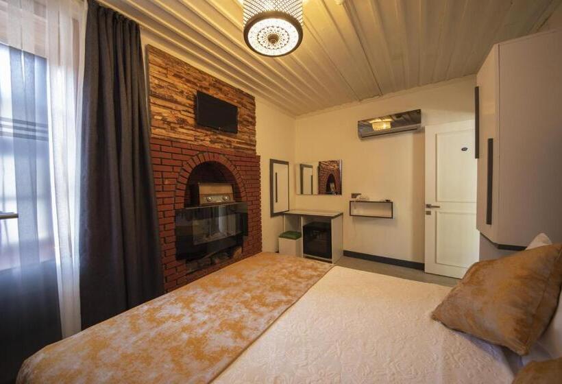 اتاق استاندارد, Mia