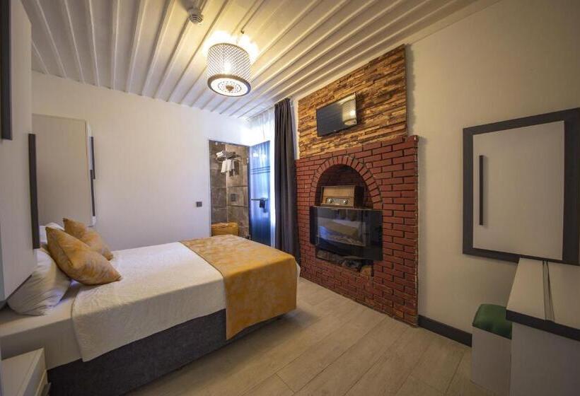 اتاق استاندارد, Mia