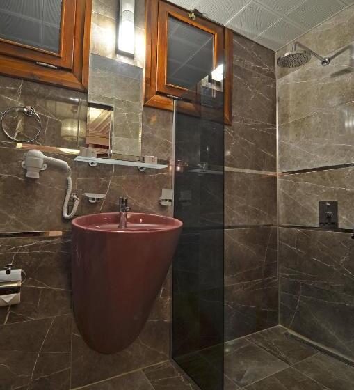 اتاق سوپریور با چشمانداز دریا, Mia