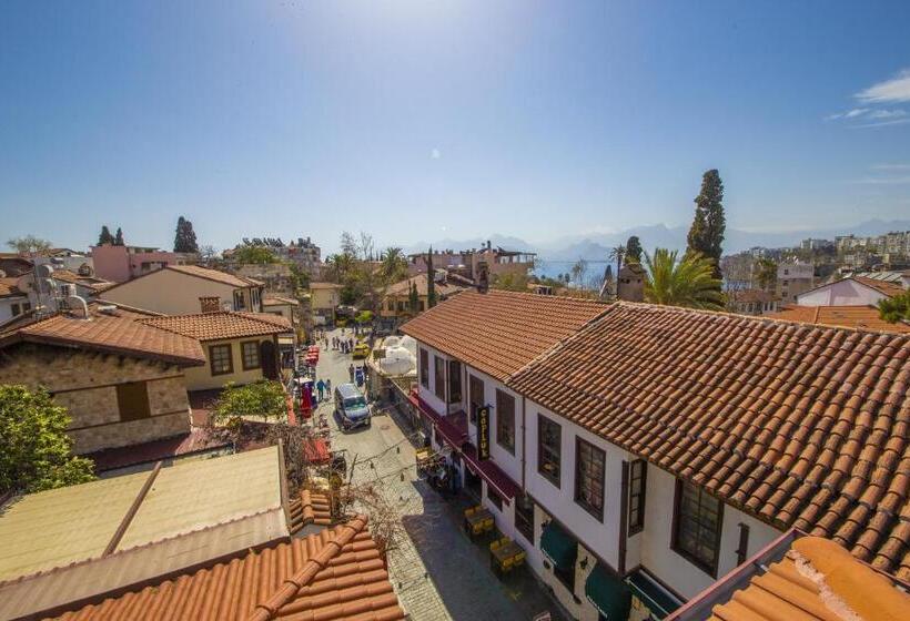 اتاق سوپریور با چشمانداز دریا, Mia