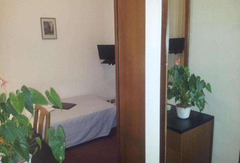 غرفة قياسية فردية, Montecarlo