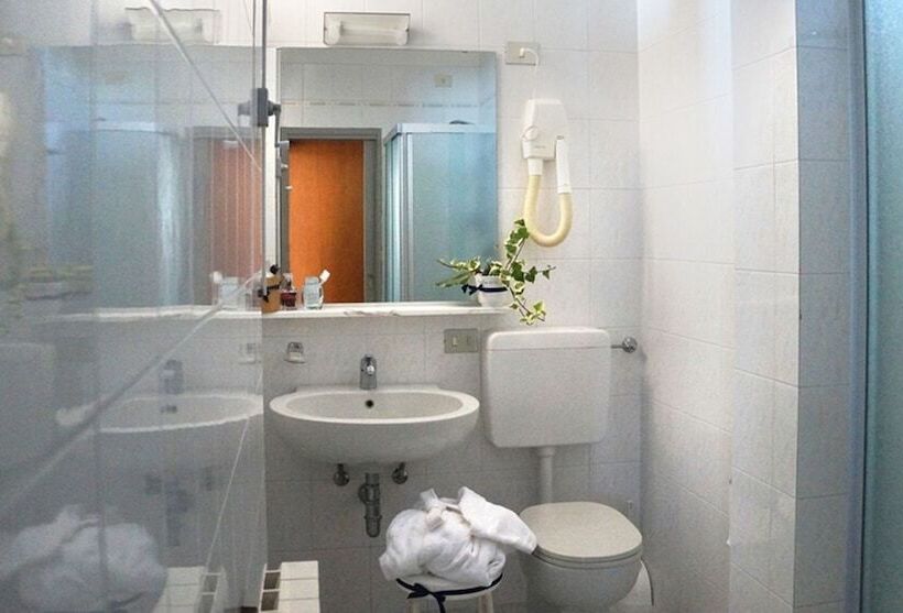 غرفة قياسية فردية, Montecarlo