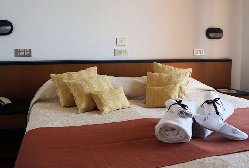 غرفة قياسية ثلاثية, Montecarlo