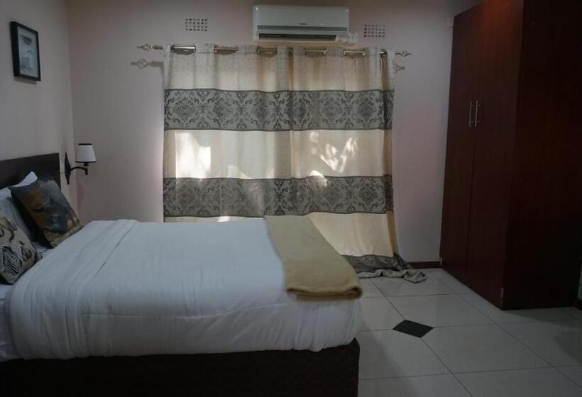 اتاق استاندارد با چشمانداز استخر, Tasha Lodge And Tours