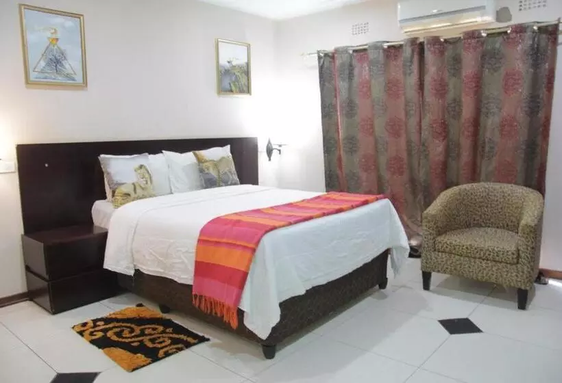 اتاق لوکس با چشم‌انداز استخر, Tasha Lodge And Tours