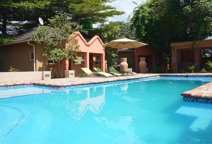 اتاق لوکس با چشم‌انداز استخر, Tasha Lodge And Tours