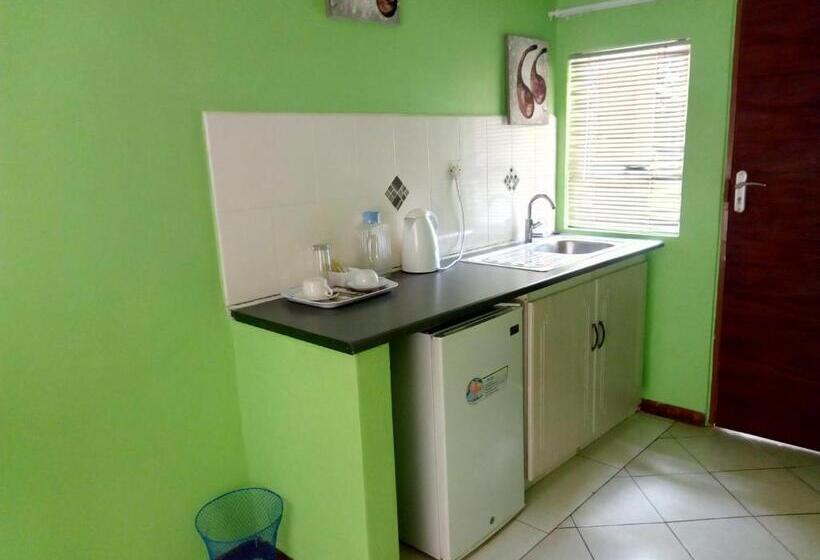 اتاق لوکس با چشمانداز استخر, Tasha Lodge And Tours