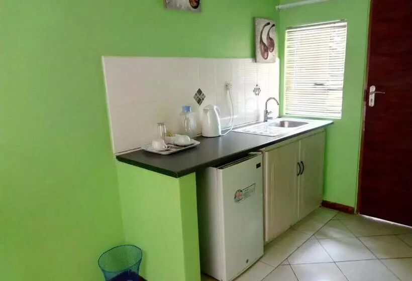 اتاق لوکس با چشم‌انداز استخر, Tasha Lodge And Tours