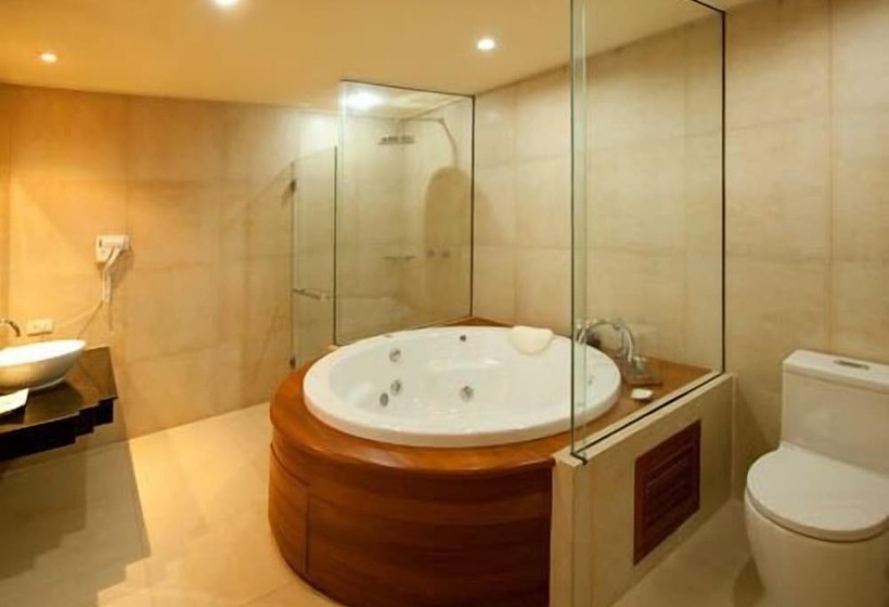 발코니가 있는 스위트, Uniland Golf & Resort