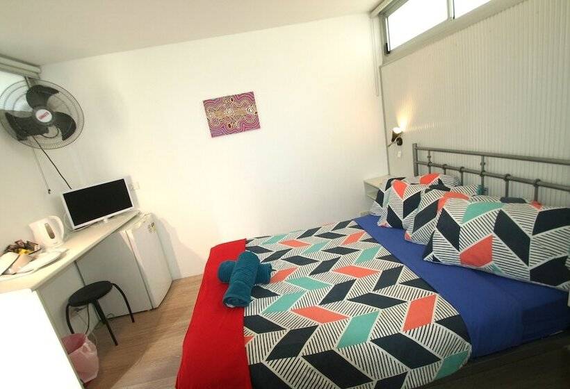 اتاق استاندارد با سرویس بهداشتی مشترک, Original Backpackers