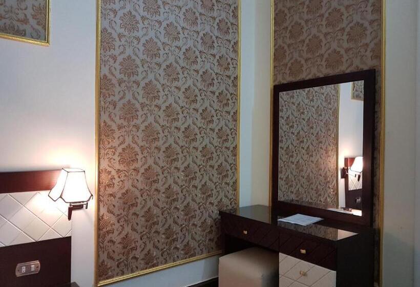 اتاق لوکس, Cairo Paradise