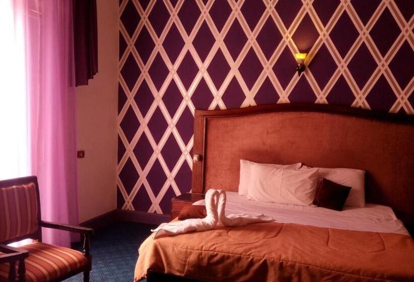 اتاق لوکس, Cairo Paradise