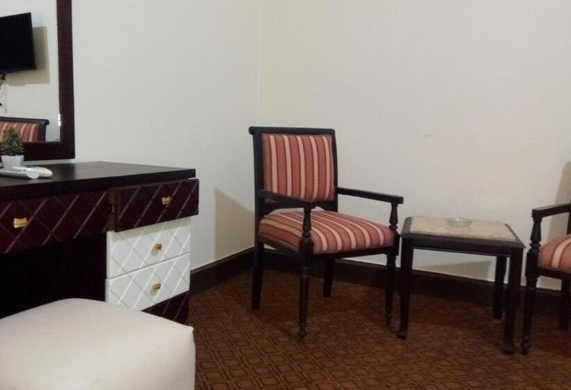 اتاق لوکس سه تخته, Cairo Paradise